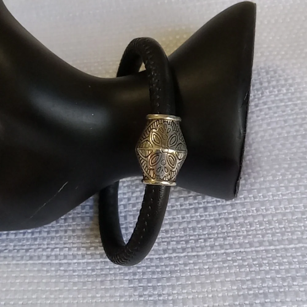 Brughton Leather Bracelet With Long Etched Silver Bead. - Picture 2 of 2